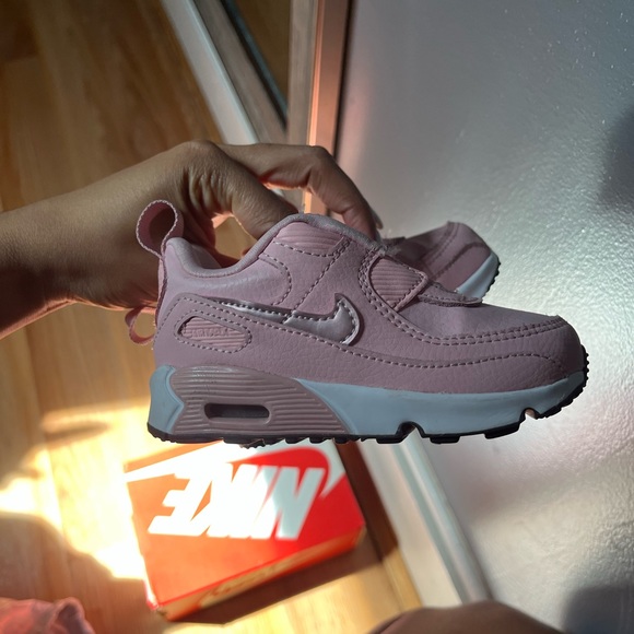 Nike Sneakers - Picture 2 of 6